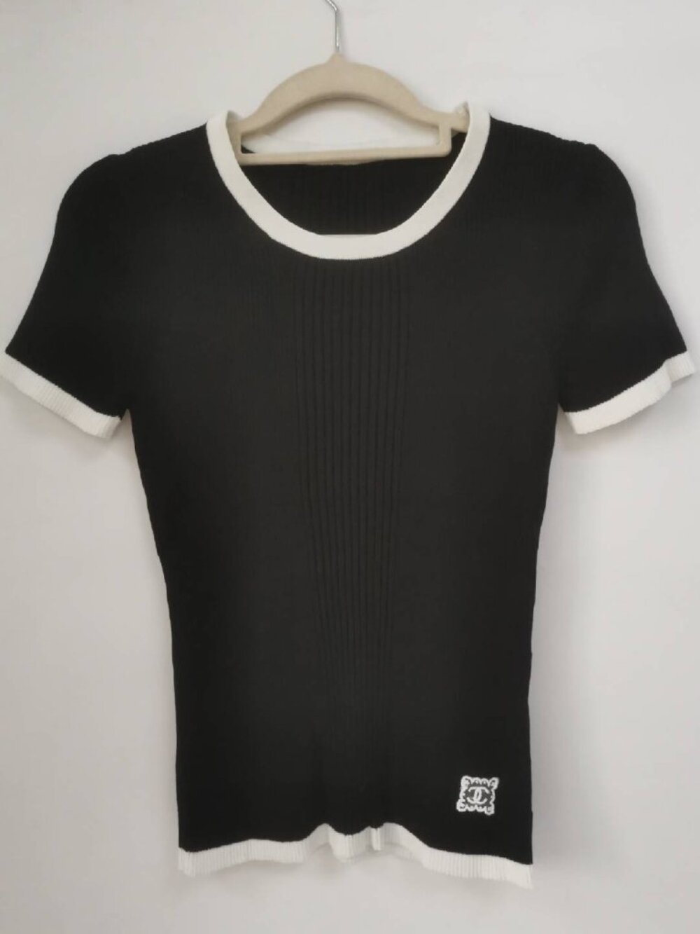 Pre-owned Chanel Women's Short Sleeve Knit Top Black & White Classic Color